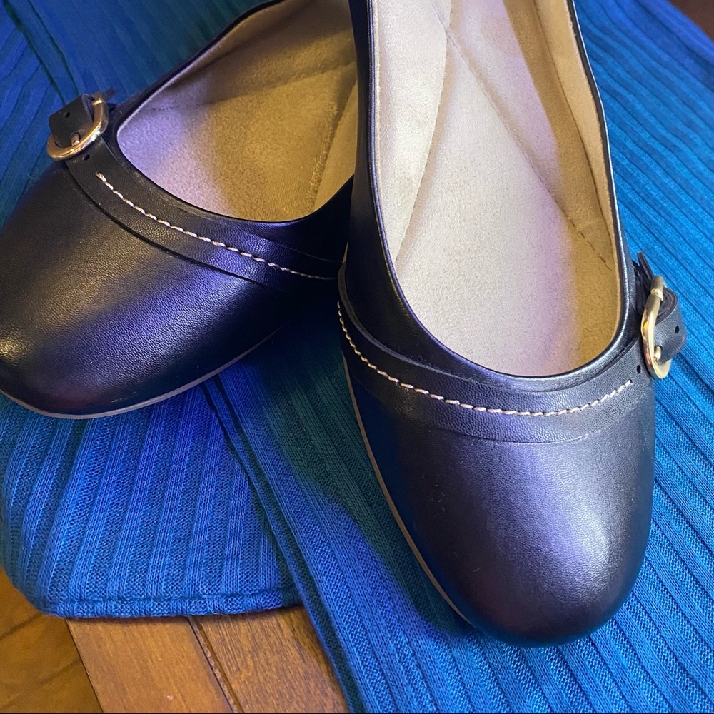 Bass Black Matilda flats. Gently used.